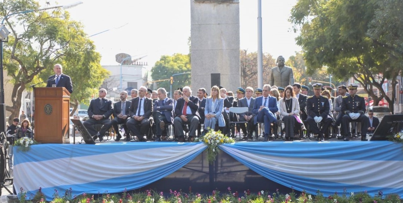 Omar Perotti encabezó en Rafaela el acto central del 9 de Julio