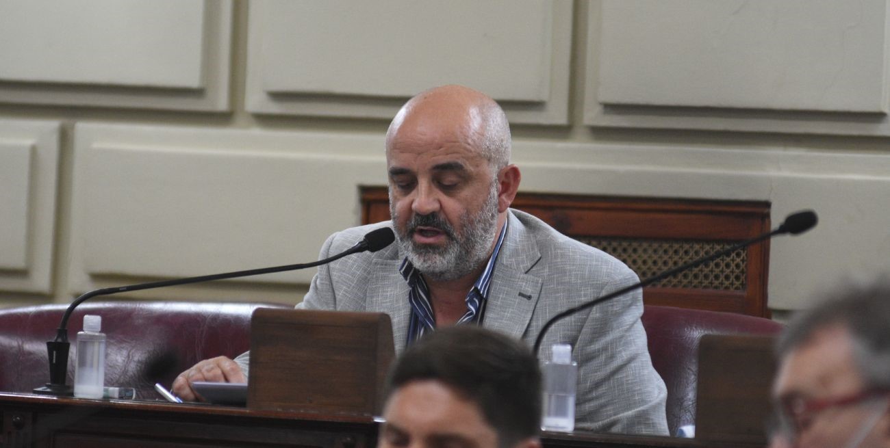 Palo Oliver insiste con su propuesta de que toda la administración pública provincial utilice papel reciclado