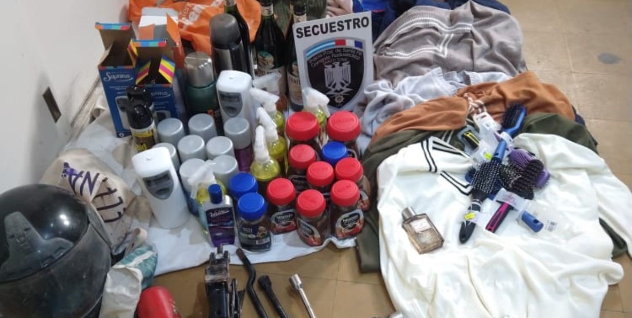 Una pareja, con un bebé en brazos, robó en una tienda y fue detenida
