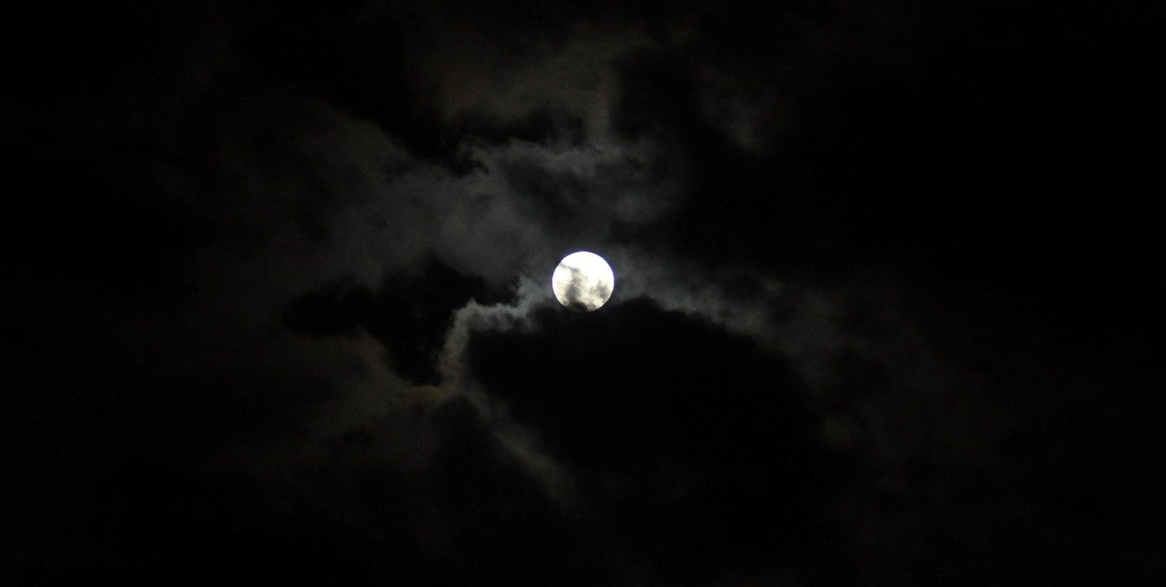 Así se ve la superluna de ciervo en Santa Fe