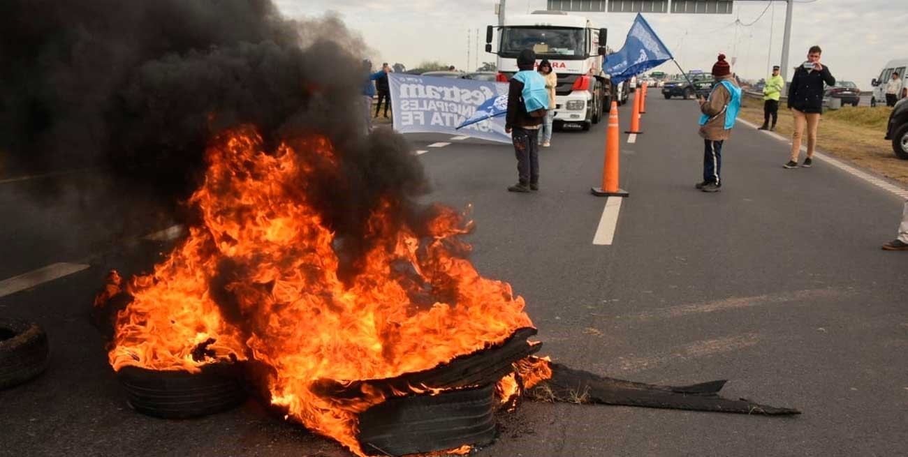 Cortaron el acceso oeste a Santa Fe y generaron inconvenientes en el tránsito