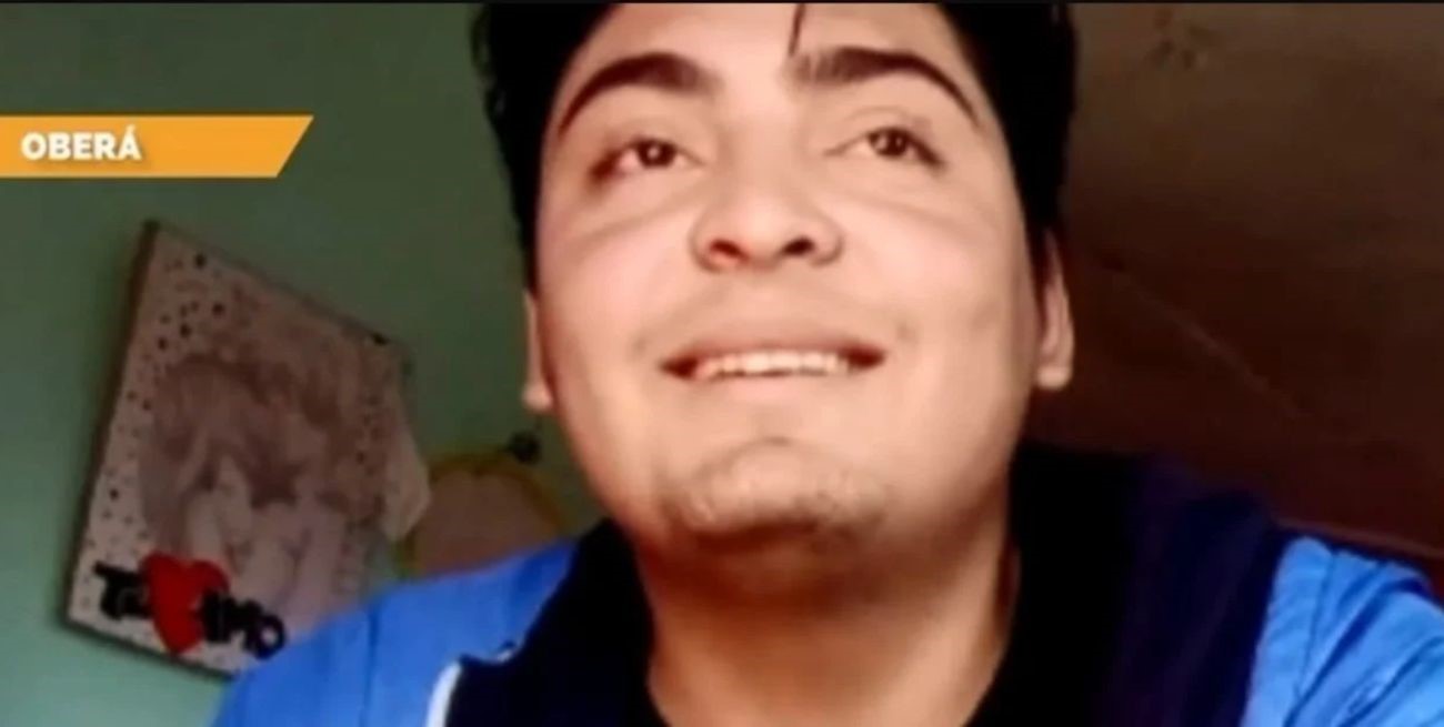 Encontró un fajo de dólares en una calle y lo devolvió
