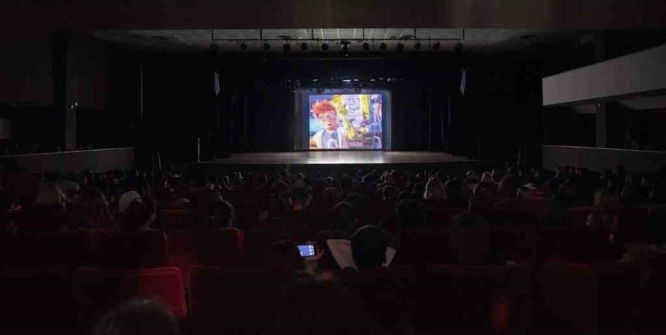 En una sala colmada los chicos celebraron una nueva función de Cine Móvil