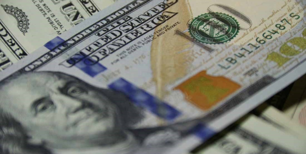 El dólar blue alcanzó los $ 289 y marcó un nuevo récord