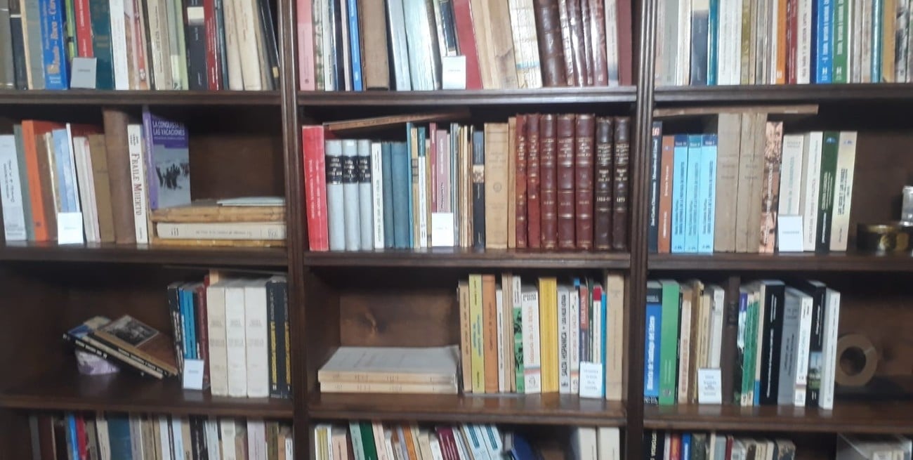 Vincenti convive con biblioteca y archivo imprescindibles en Rafaela