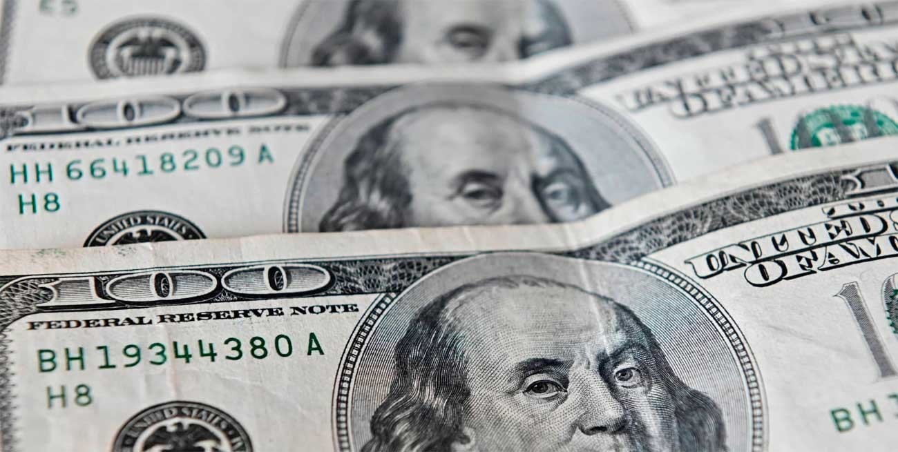 El dólar blue comenzó la semana en alza y cerró a $ 356