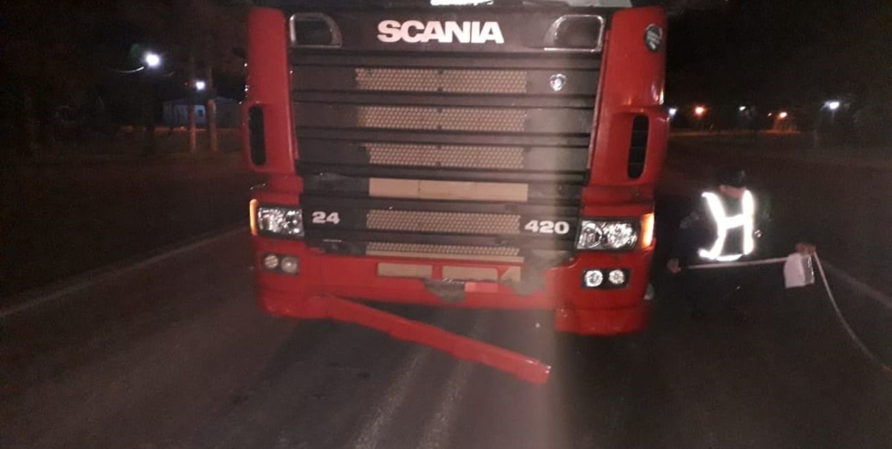 Murió un peatón luego de ser embestido por un camión 