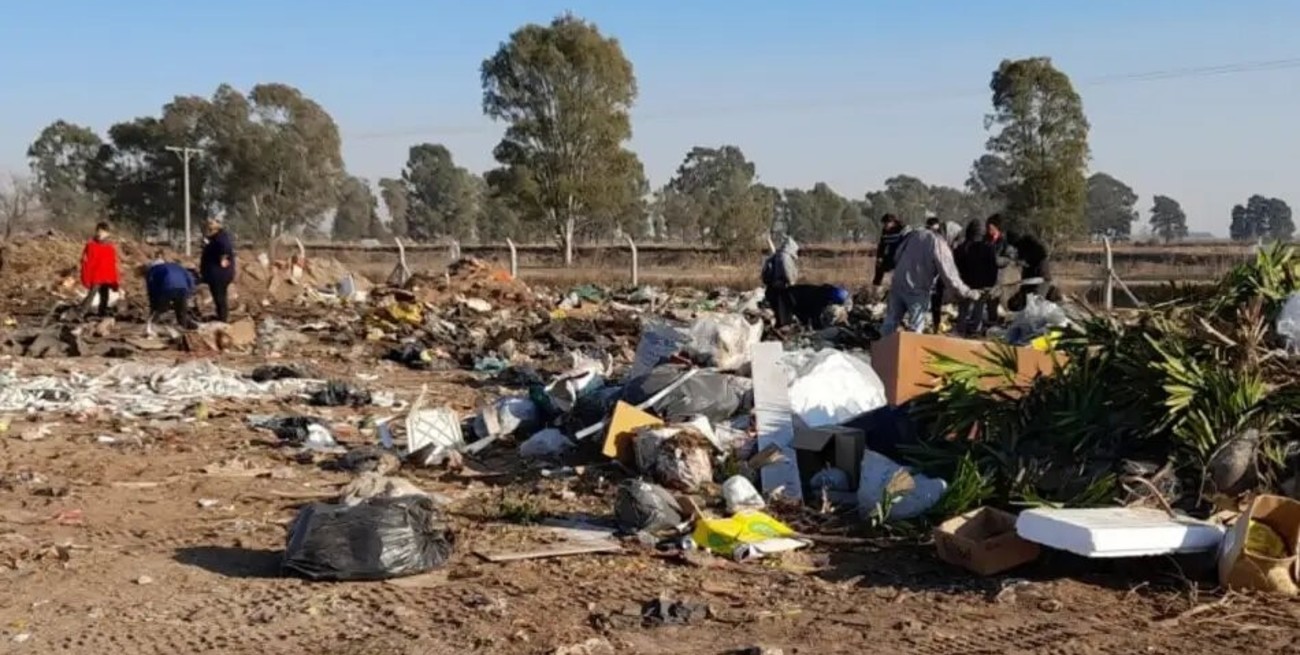 Entre lunes y martes hallaron alrededor de 75 mil dólares en un basural de Las Parejas
