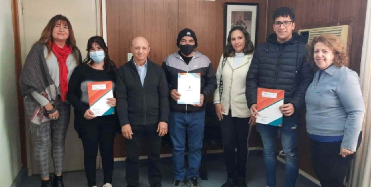 Entrega de aportes a microemprendedores locales en Santo Tomé