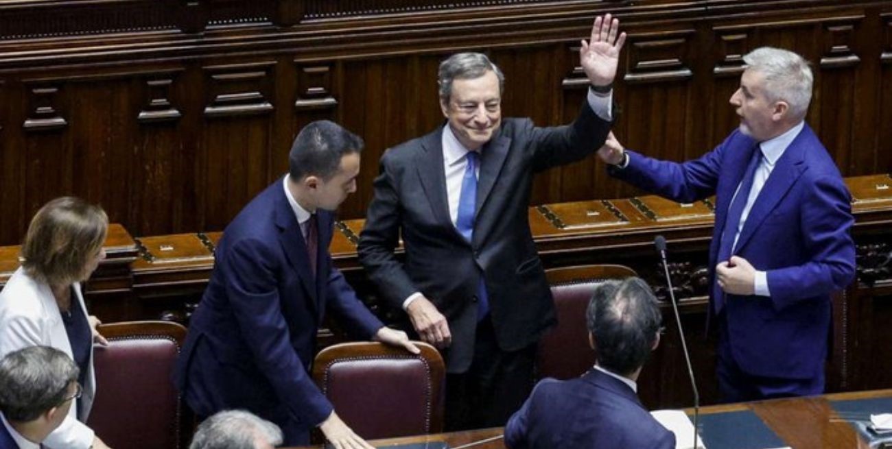 El primer ministro de Italia, Mario Draghi  presentó su renuncia indeclinable