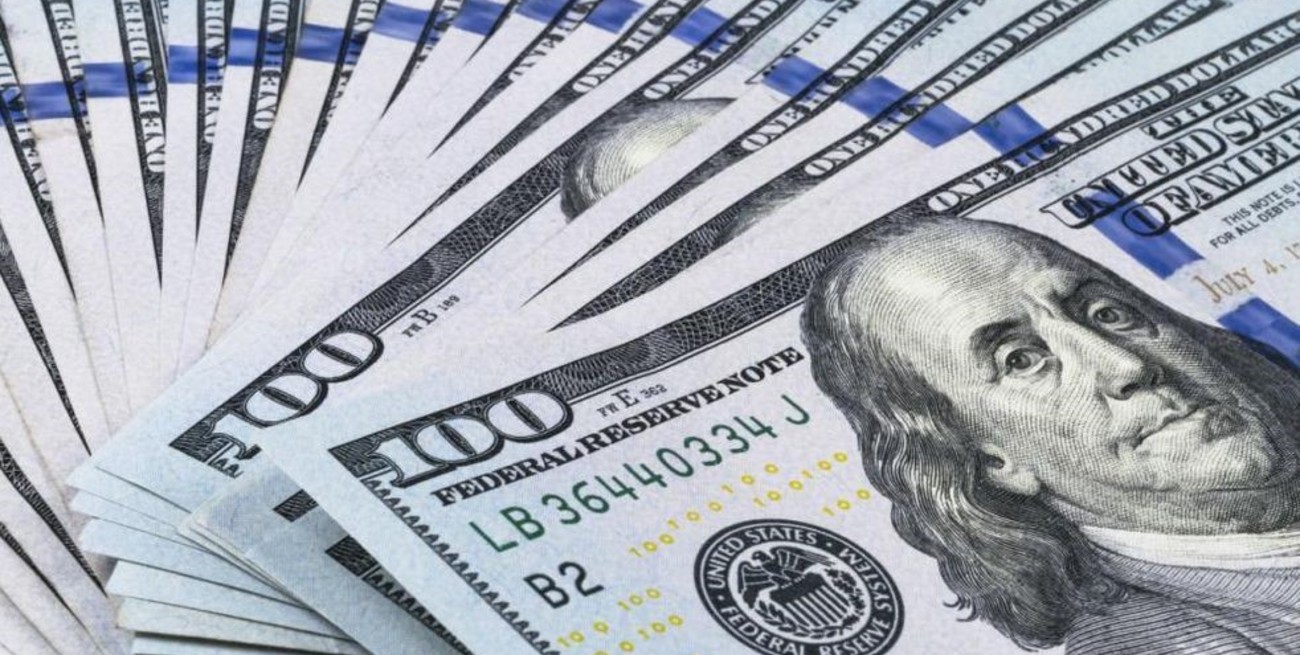 A pesar de su salto a $ 350, el dólar Blue cerró la semana en $ 338