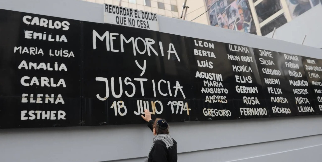 Revelaron datos desconocidos sobre los atentados a la AMIA y a la embajada de Israel en Buenos Aires