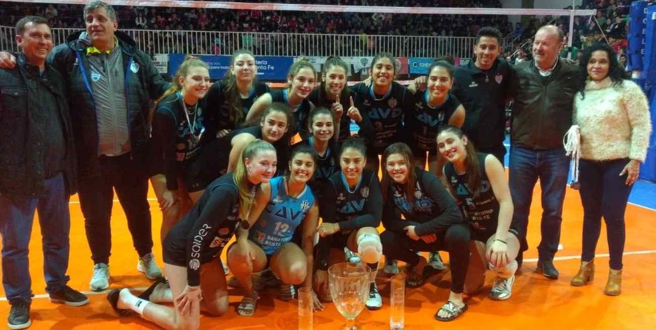 Pese a que las dejó el colectivo y perdieron jugadoras, Villa Dora ganó uno de los torneos más importante del país