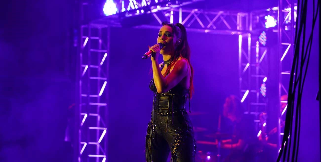 El frenético viernes de Lali Espósito en Santa Fe: show a puro fuego y sensualidad
