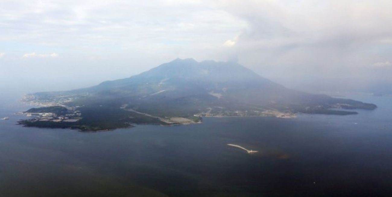 Alerta máxima en Japón por la erupción del volcán Sakurajima
