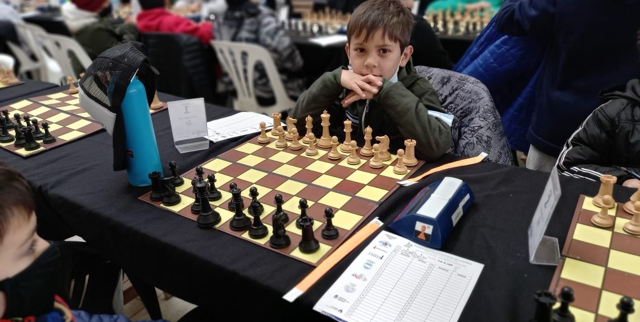 Salvador, el "pequeño Rey" del ajedrez local, se consagró campeón argentino con sólo 8 años