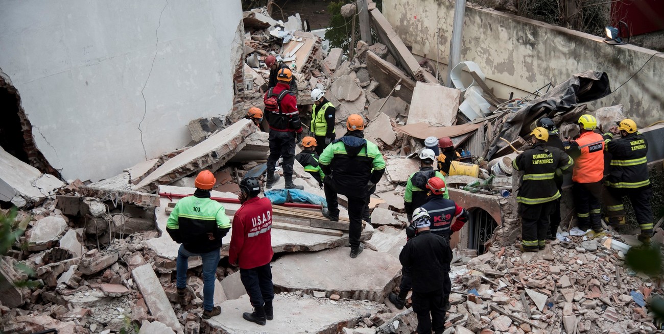 Rosario: siguen buscando al tercer desaparecido y no hay hipótesis de las causas del derrumbe