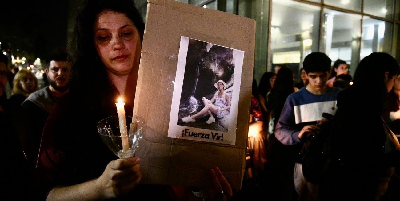 Rosario: realizaron un abrazo solidario al HECA por la profesora de danza baleada