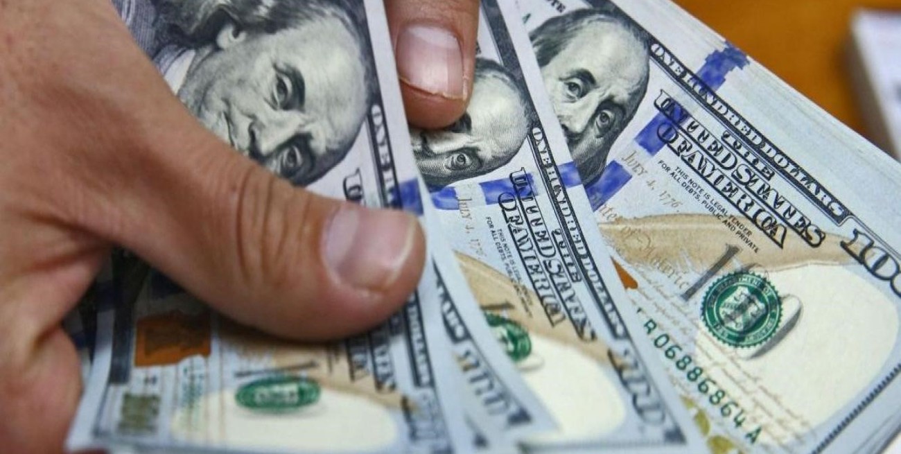 El dólar blue retomó la tendencia alcista y cerró a $ 326