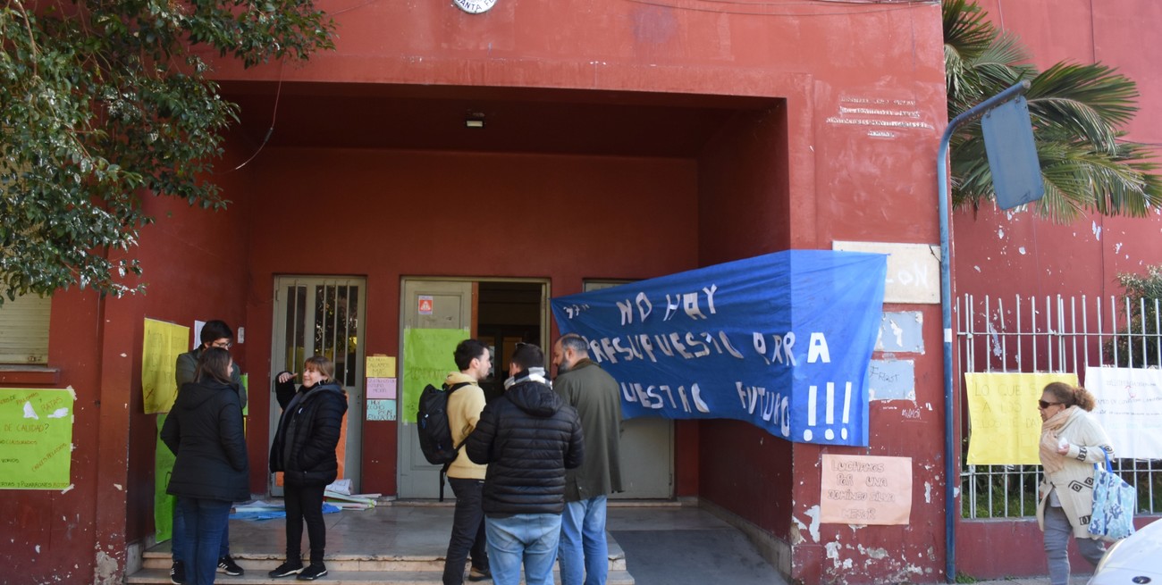 Clases con obras en la escuela Domingo G. Silva