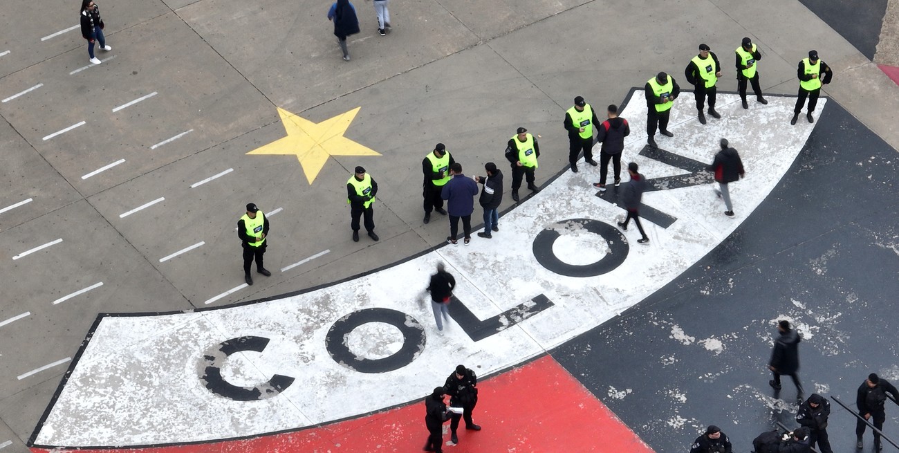 Sin banderas: para Colón "es un acto arbitrario y discriminatorio"
