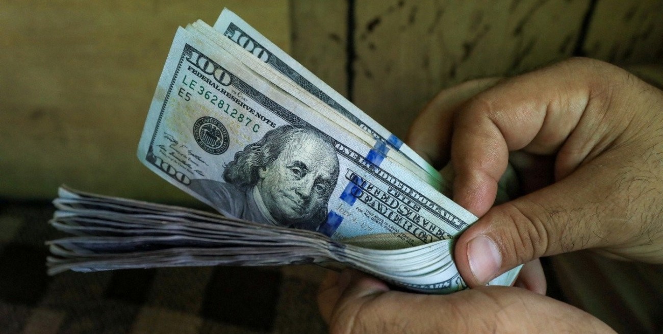 Tras los cambios en el Gabinete, bajaron el dólar blue y los financieros