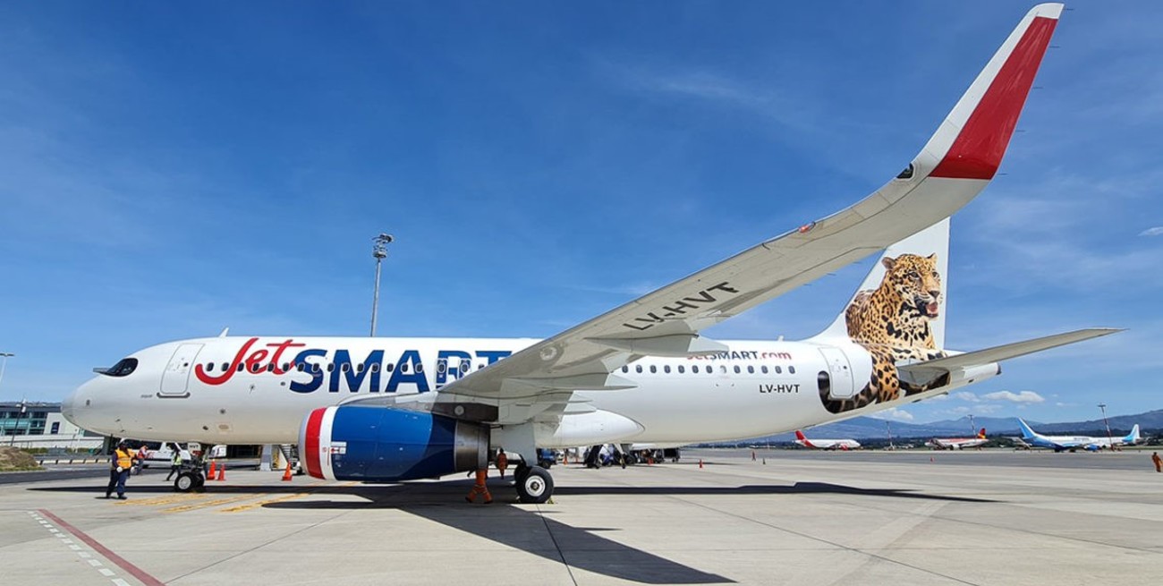 Un piloto de JetSmart se desvaneció en pleno vuelo y el avión debió aterrizar de emergencia en Córdoba