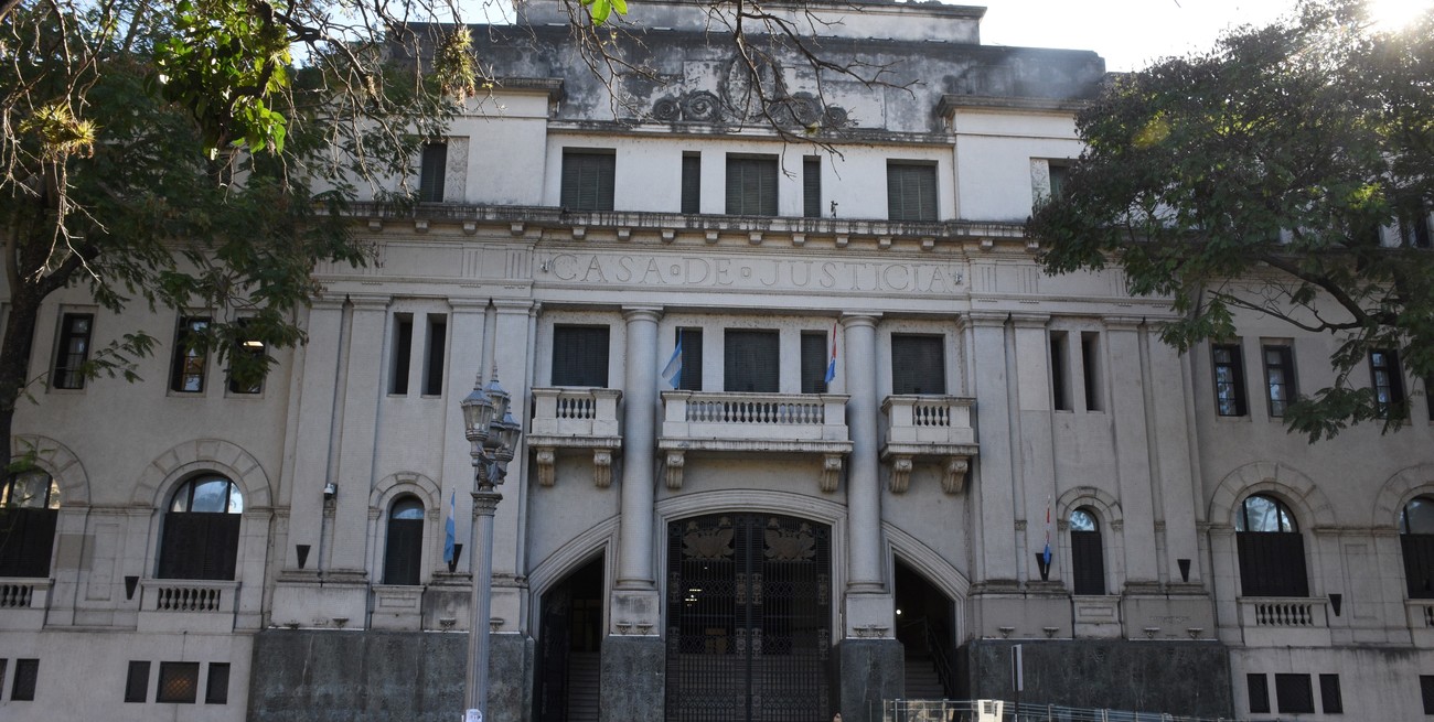 Preso por intentar degollar a su pareja con el pico de una botella