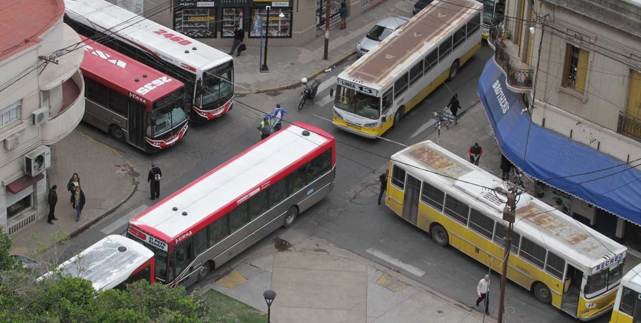 Se levantó el paro y en la noche habrá colectivos