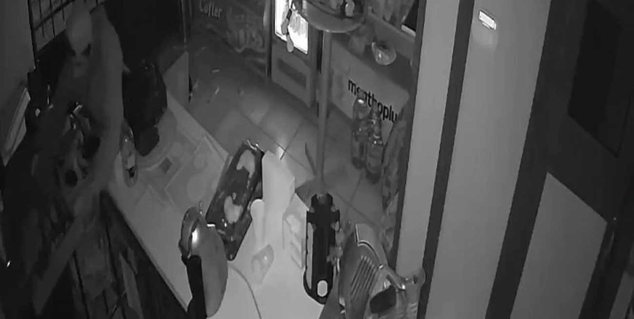 "Master-thief": en menos de un minuto se llevó una balanza, bebidas y snacks