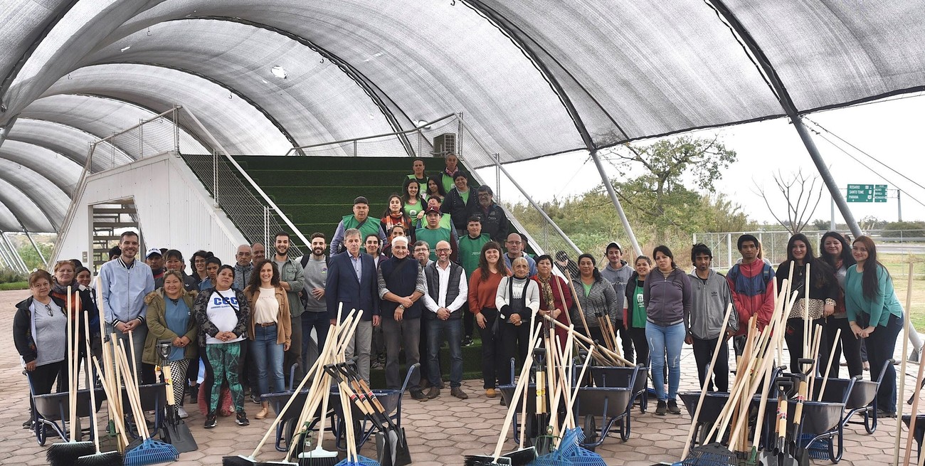 35 cuadrillas recibieron herramientas para continuar la limpieza en los barrios