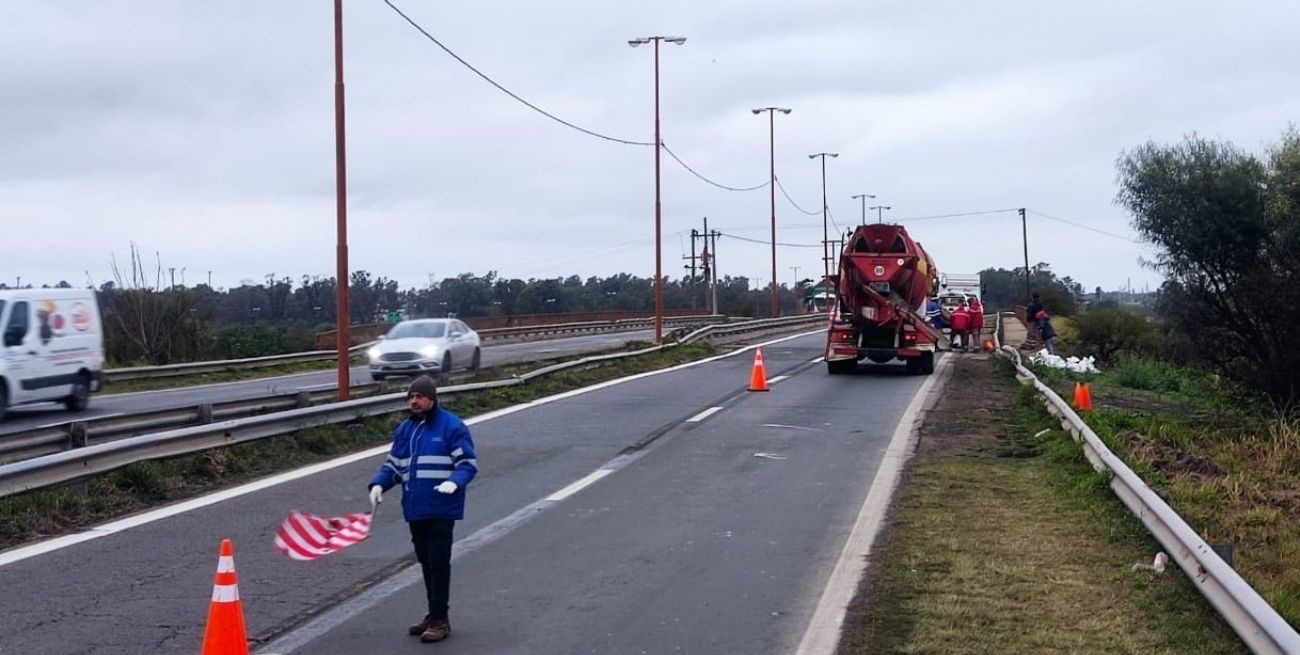 En Circunvalación Oeste está reducida la calzada por trabajos de mantenimiento