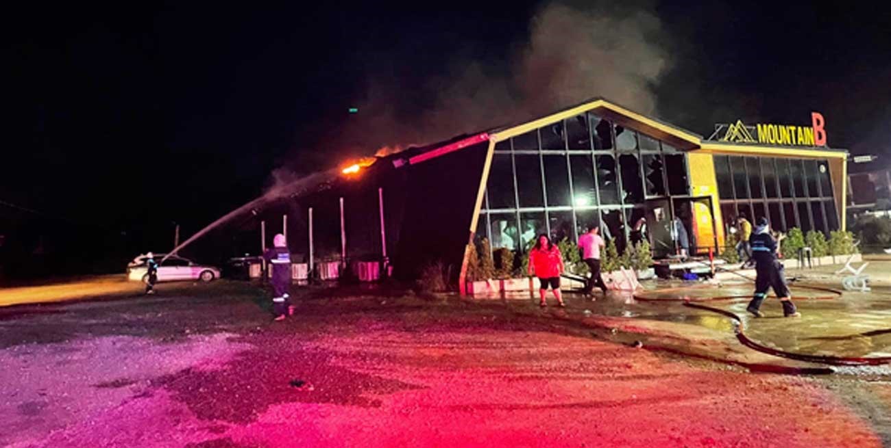 Video: 13 muertos y 40 heridos tras feroz incendio en un boliche de Tailandia