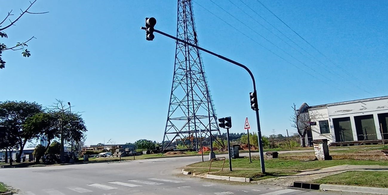 Tras el fallo en los semáforos de Alem y Belgrano, se apagaron los de Calchines y Dorrego