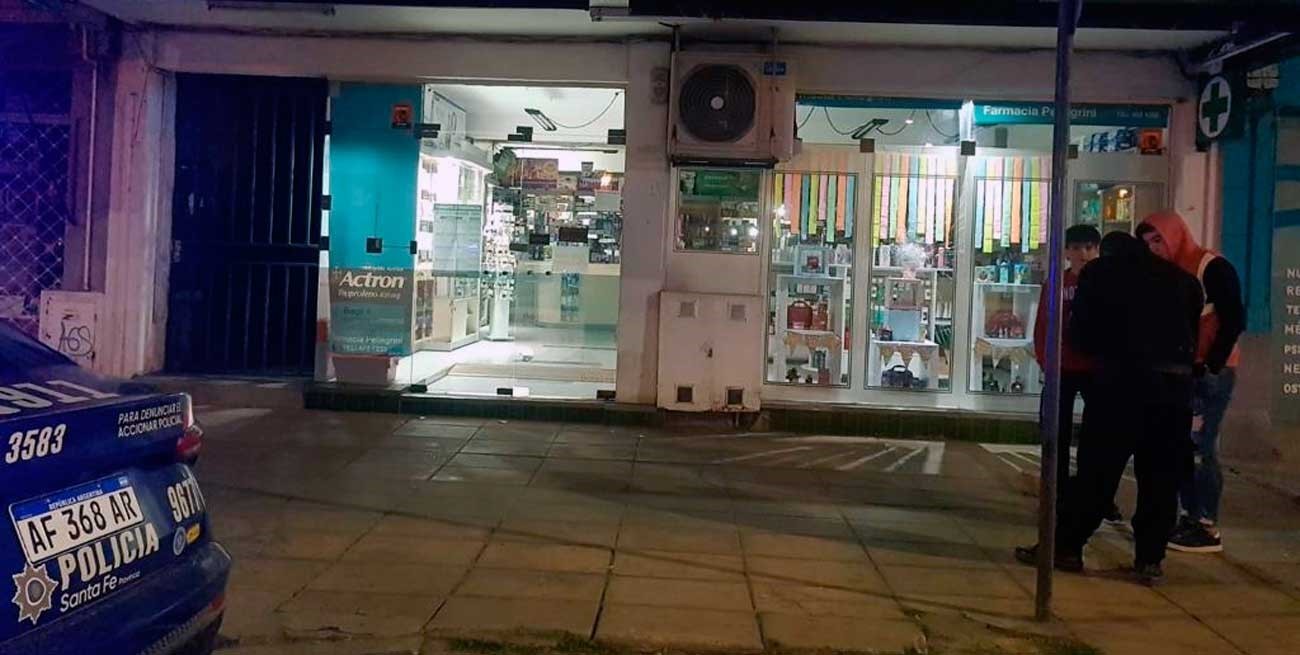 Rompió el blindex de una farmacia de bulevar Pellegrini y terminó detenido
