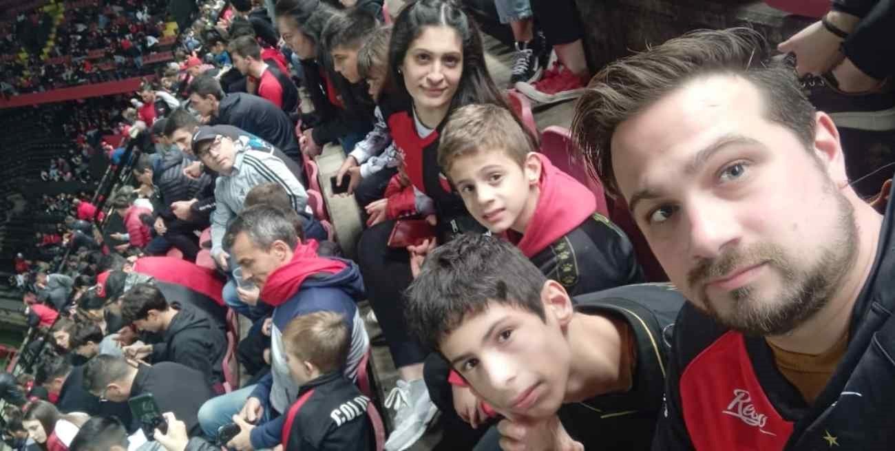 Es fanático de Colón, vive en Buenos Aires y sus hijos le pidieron quedarse en Santa Fe por el club
