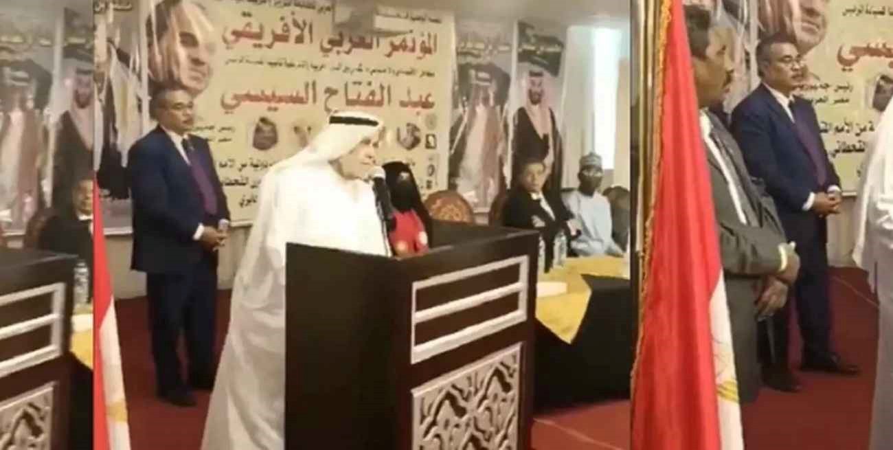 Video: un empresario saudita se desplomó y murió durante un discurso en Egipto