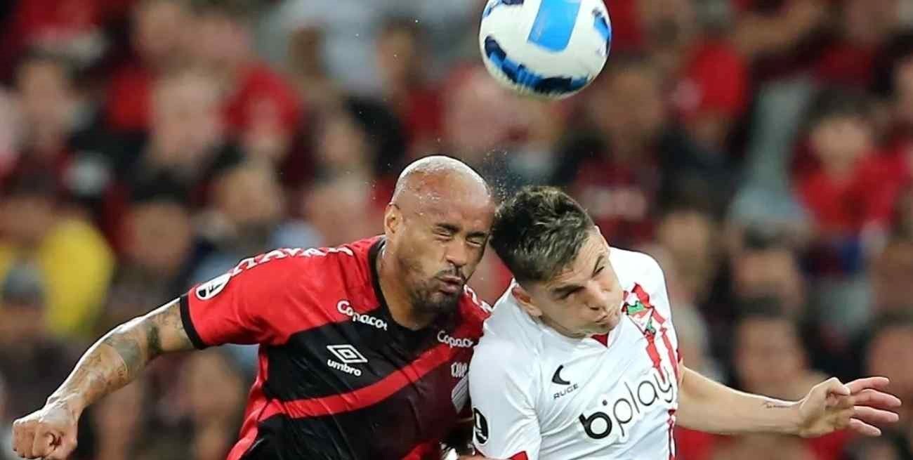 Estudiantes enfrenta a Athletico Paranense por un lugar en las semifinales de la Libertadores