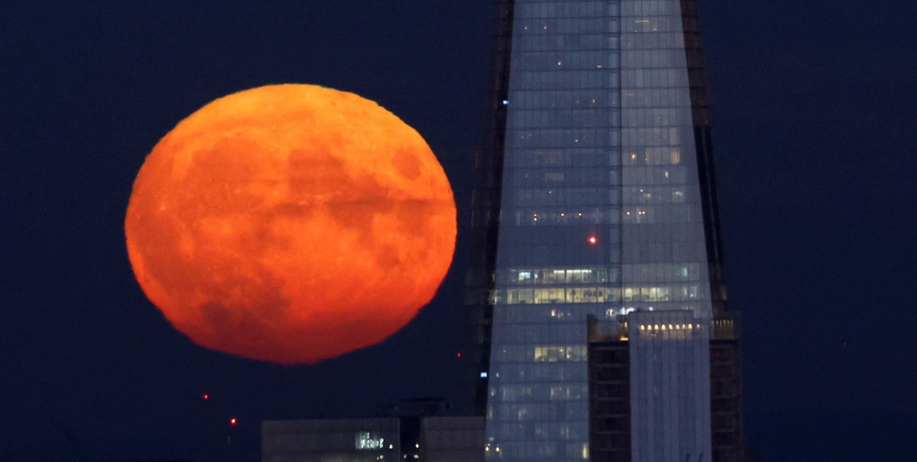 Así se vio la Superluna de Esturión alrededor del mundo
