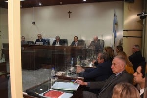 Fue la única vez en once meses que el principal acusado se trasladó hasta la sala de audiencias para participar en forma presencia del debate. Créditos: Guillermo Di Salvatore
