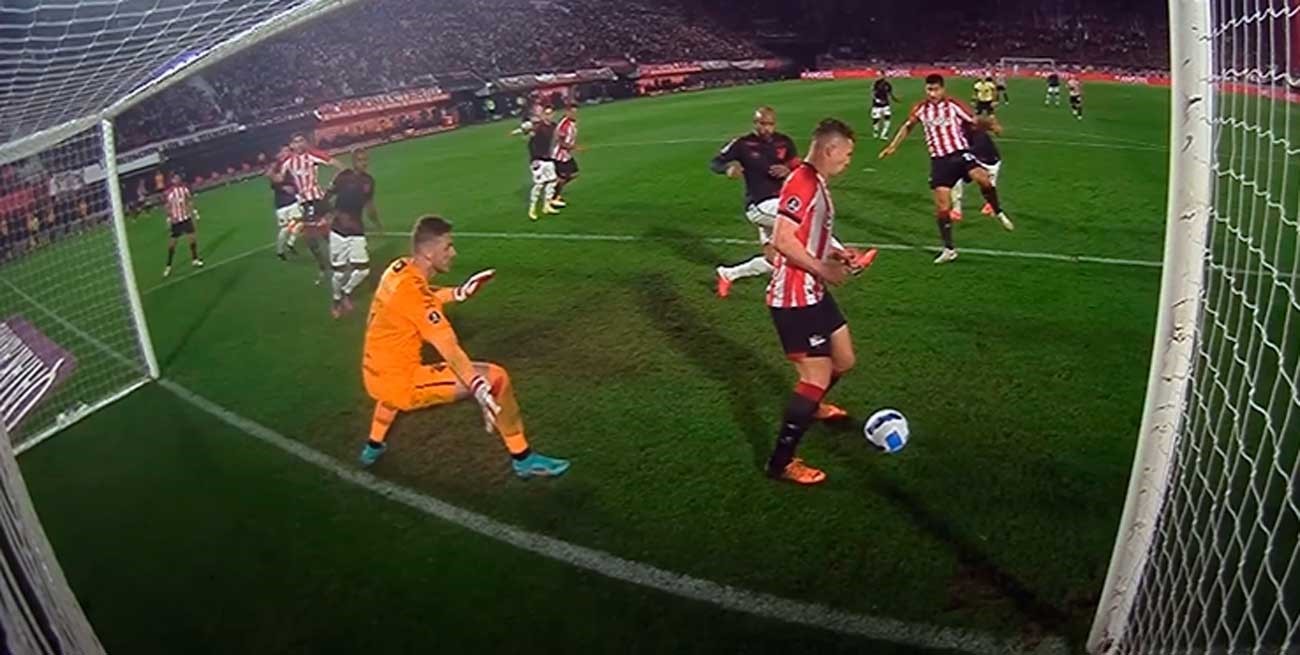 Se conoció el audio del VAR del gol anulado de Estudiantes ante Atlético Paranaense