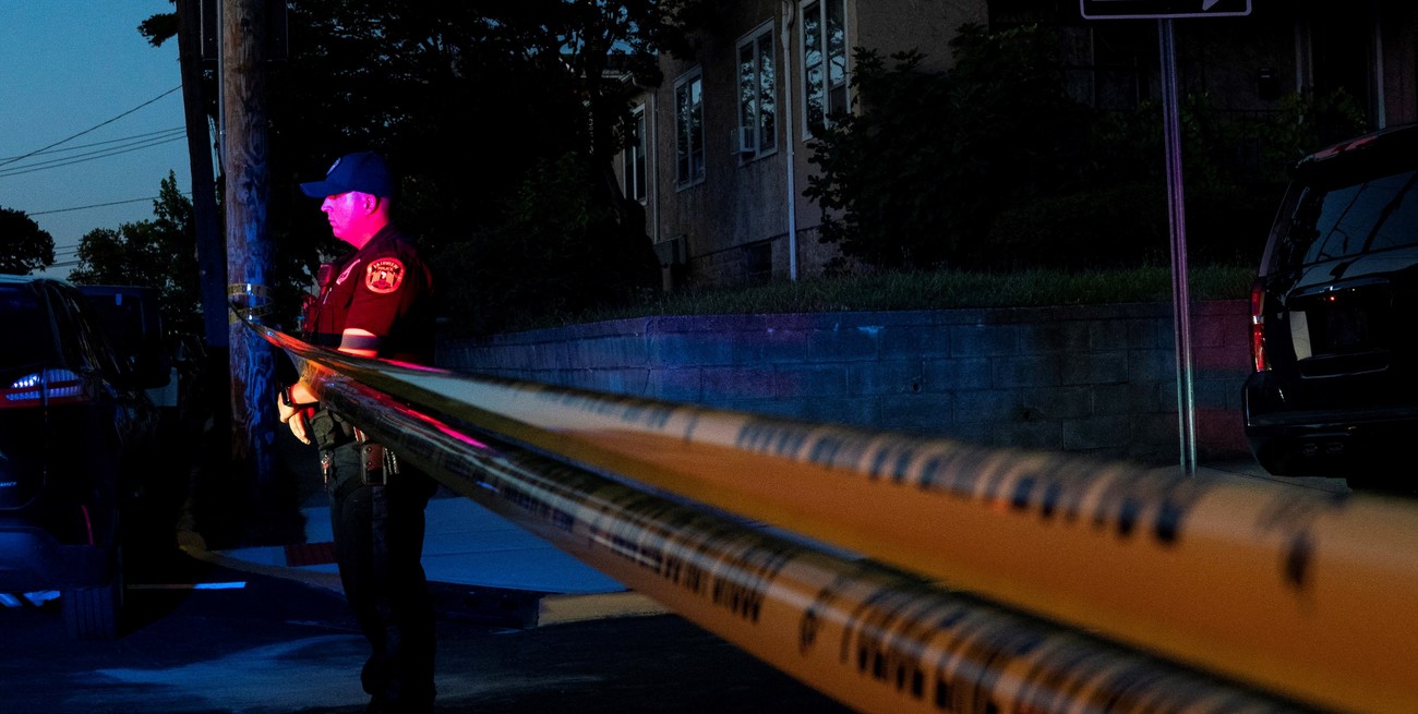 Acusan de intento de asesinato al atacante de Salman Rushdie, quién se encuentra en grave estado