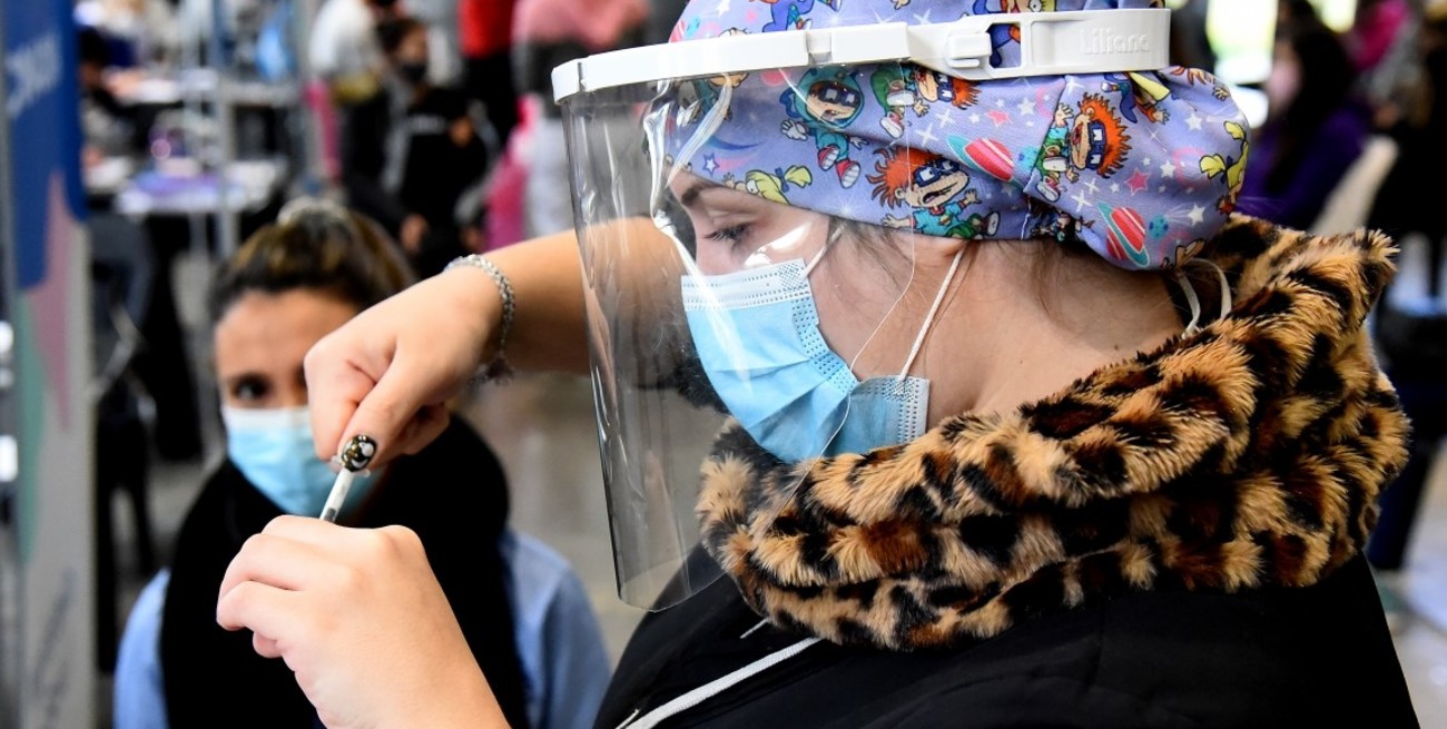 Covid 19: comienza en Santa Fe la vacunación con quintas dosis a mayores de 50 años