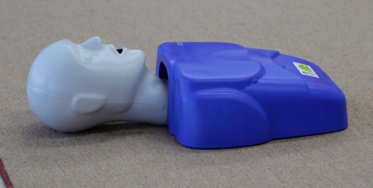 Personal municipal auxilió a una mujer con paro cardiorespiratorio aplicando maniobras de RCP