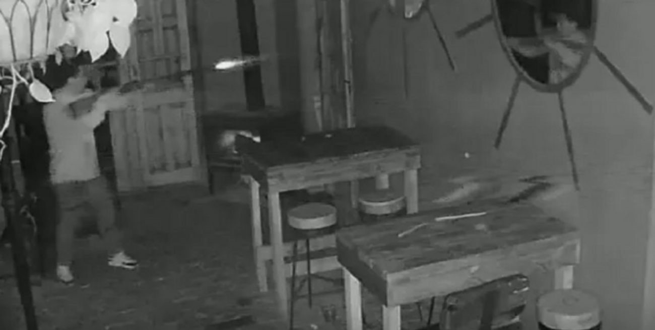 Video: lo apodan “Demonio” y atacó a escopetazos a clientes y empleados de un bar tras ser echado