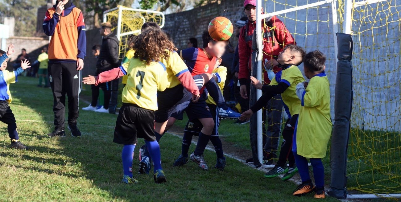 Liga Venadense: buscan prohibir el cabeceo de pelota en las categorías infantiles de fútbol