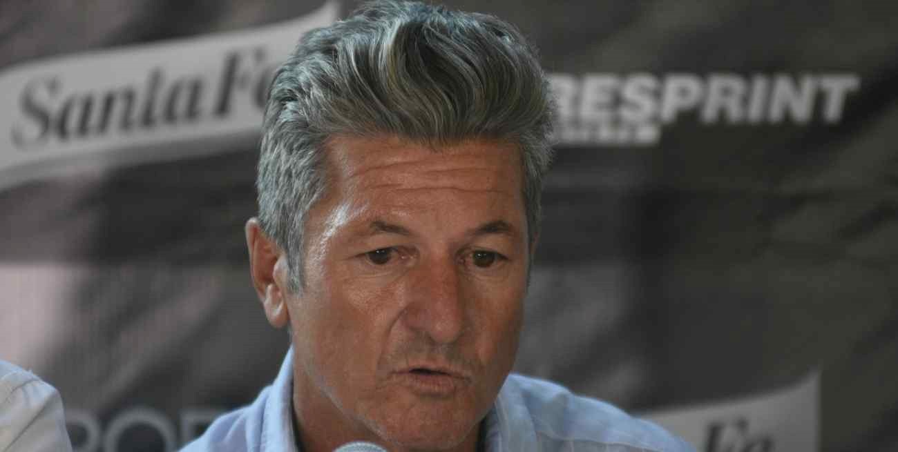 Sciacqua quiso dar el paso al costado pero se queda