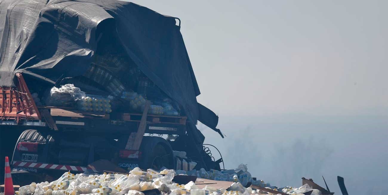2 muertos al chocar dos camiones de frente en la ruta Rosario - Victoria