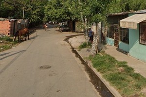 El cadáver fue encontrado dentro de un Fiat Duna de color blanco, en inmediaciones de Cerrillos al 3800