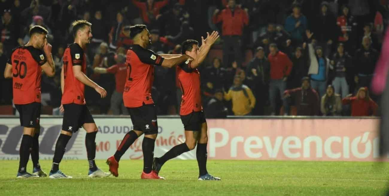 Con un Pulga Rodríguez intratable, Colón venció a Tigre en Santa Fe